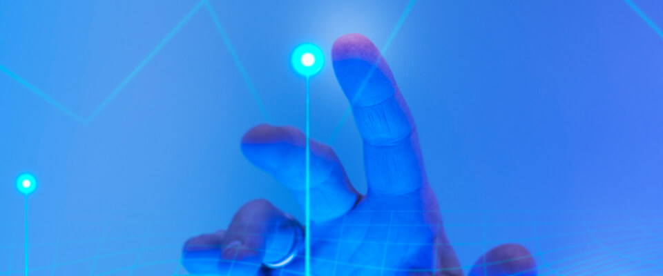 Finger zeigt auf Bildschirm